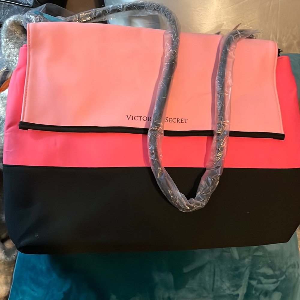 NWT Victoria Secret Thermal Messenger